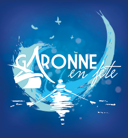 Fond bleu foncé avec formes abstraites dans un camaïeu de bleu, une silhouette de personne qui rame et des oiseaux en blanc, avec l'écriture "Garonne en fête"